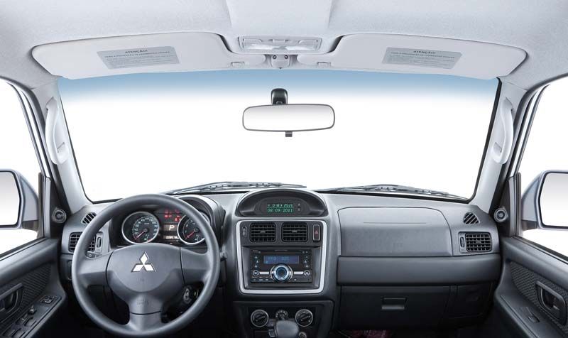 Imagem 4 Mitsubishi Pajero TR4 2.0 16V 4x2 (Flex) (Aut) 2014