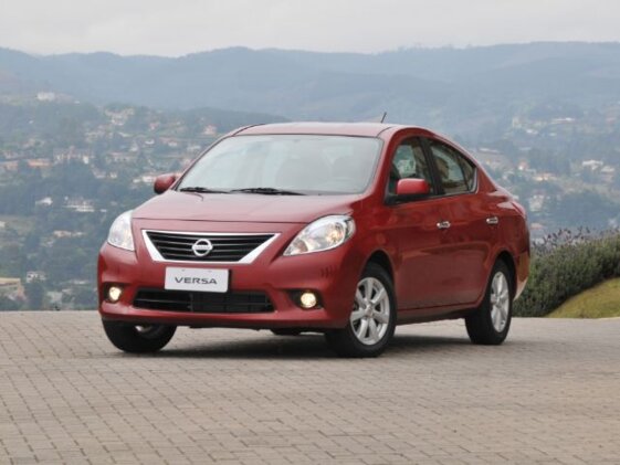 NISSAN Versa 1.6 16V SV 2013