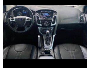 Ford Focus Hatch Titanium 2.0 16V PowerShift