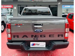 Foto 6 - Ford Ranger (Cabine Dupla) Ranger 3.2 CD FX4 4WD automático