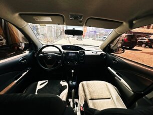 Foto 6 - Toyota Etios Hatch Etios 1.5 X Plus (Aut) automático