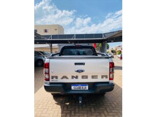 Foto 6 - Ford Ranger (Cabine Dupla) Ranger 3.2 CD Storm 4WD (Aut) automático