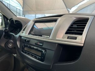 Foto 9 - Toyota Hilux Cabine Dupla Hilux 3.0 TDI 4x4 CD SR (Aut) automático