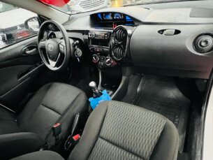 Foto 10 - Toyota Etios Hatch Etios X 1.3 (Flex) manual