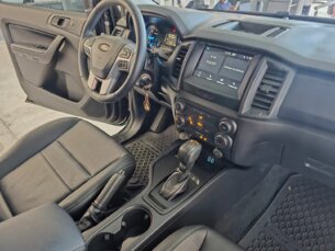 Foto 7 - Ford Ranger (Cabine Dupla) Ranger 2.2 CD Black (Aut) automático