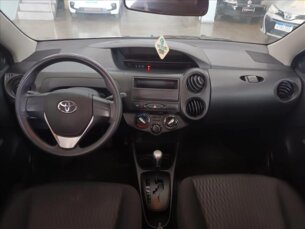 Foto 3 - Toyota Etios Hatch Etios 1.3 X automático