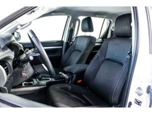 Foto 9 - Toyota Hilux Cabine Dupla Hilux CD 2.8 TDI SR 4WD (Aut) automático