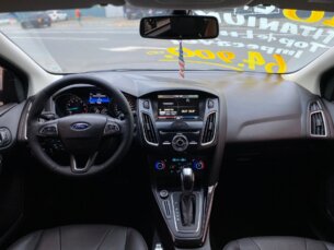 Foto 6 - Ford Focus Hatch Focus Hatch Titanium 2.0 PowerShift automático