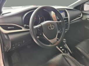 Foto 2 - Toyota Yaris Hatch Yaris 1.3 XL (Flex) automático