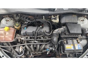 Foto 8 - Ford Focus Hatch Focus Hatch GLX 1.6 8V manual