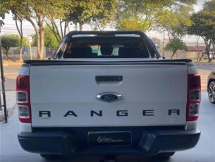 Foto 5 - Ford Ranger (Cabine Dupla) Ranger 2.2 TD XLS CD 4x4 manual