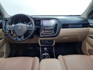 Foto 7 - Mitsubishi Outlander Outlander 2.2 DI-D Mid 4WD automático