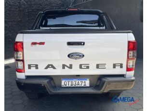 Foto 4 - Ford Ranger (Cabine Dupla) Ranger 3.2 CD FX4 4WD automático