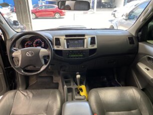 Foto 2 - Toyota Hilux Cabine Dupla Hilux 3.0 TDI 4x4 CD SRV (Aut) automático