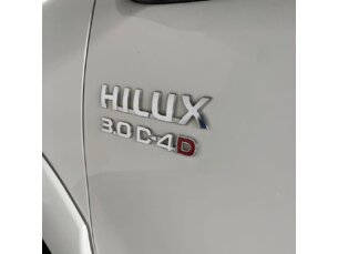 Foto 7 - Toyota Hilux Cabine Dupla Hilux 3.0 TDI 4x4 CD SR (Aut) automático