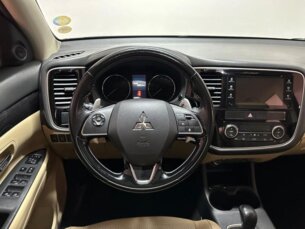 Foto 7 - Mitsubishi Outlander Outlander 2.2 DI-D 4WD (Aut) automático