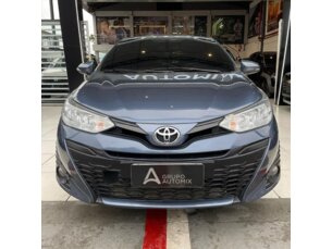 Foto 2 - Toyota Yaris Hatch Yaris 1.3 XL CVT (Flex) automático