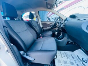 Foto 10 - Toyota Etios Hatch Etios X 1.3 (Flex) (Aut) automático