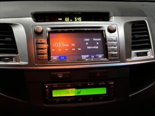 Foto 6 - Toyota Hilux Cabine Dupla Hilux 3.0 TDI 4x4 CD SRV automático
