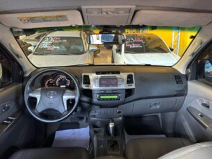 Foto 2 - Toyota Hilux Cabine Dupla Hilux 2.7 Flex 4x4 CD SRV (Aut) automático