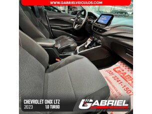 Foto 5 - Chevrolet Onix Onix 1.0 Turbo LTZ (Aut) manual