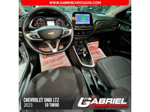 Foto 6 - Chevrolet Onix Onix 1.0 Turbo LTZ (Aut) manual