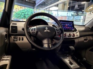 Foto 9 - Mitsubishi L200 Triton L200 Triton 3.5 V6 HPE Auto 4WD (Flex) automático
