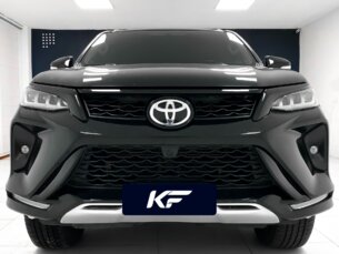 Foto 2 - Toyota Hilux Cabine Dupla Hilux 2.8 TDI SRX CD 4x4 (Aut) automático