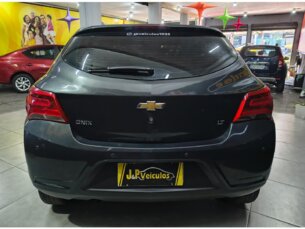 Foto 5 - Chevrolet Onix Onix 1.0 LT SPE/4 manual