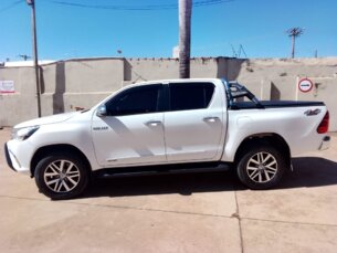 Foto 3 - Toyota Hilux Cabine Dupla Hilux 2.8 TDI SRX CD 4x4 (Aut) automático
