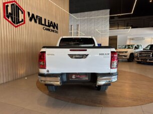 Foto 10 - Toyota Hilux Cabine Dupla Hilux 2.8 TDI SRX CD 4x4 (Aut) automático