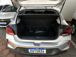 Foto 11 - Chevrolet Onix Onix 1.0 LT R7H automático