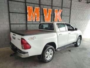 Foto 5 - Toyota Hilux Cabine Dupla Hilux 2.8 TDI CD SR 4x4 (Aut) automático