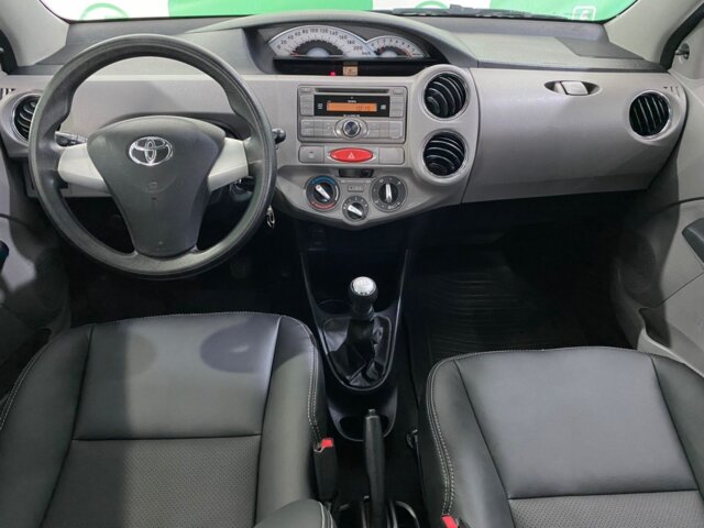 Toyota Etios Hatch Etios XLS 1.5 (Flex) 2013