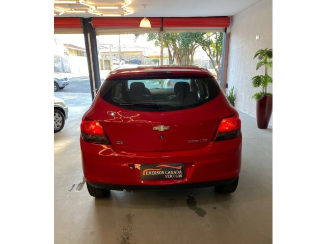 Foto 6 - Chevrolet Onix 1.4 LTZ SPE/4 (Aut) 2014