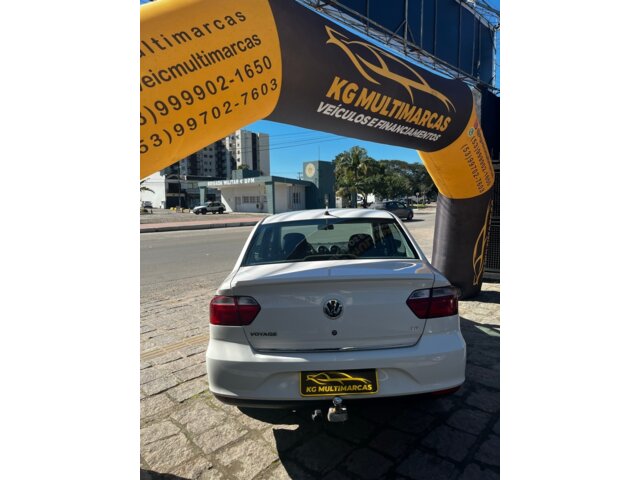 Foto 4 - Volkswagen Voyage Comfortline 1.6 (Flex) 2013