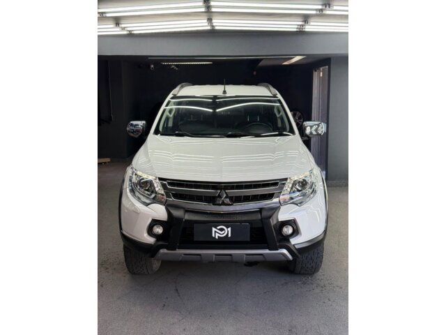 Foto 2 - Mitsubishi L200 Outdoor L200 Triton Outdoor 2.4 D HPE-S 4WD (Aut) 2021