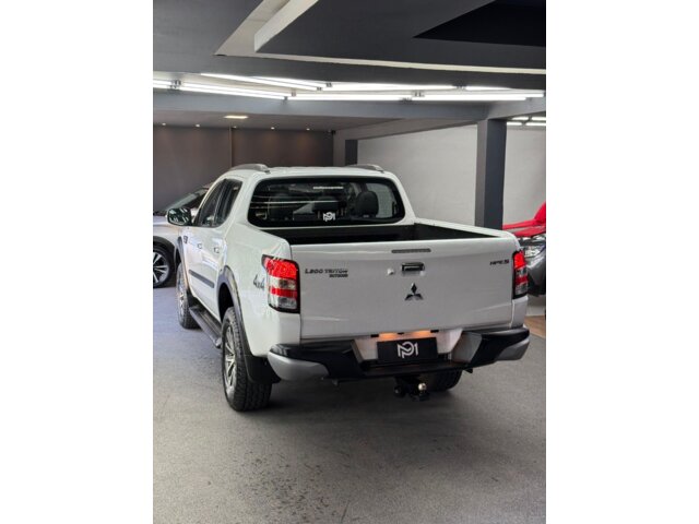 Foto 4 - Mitsubishi L200 Outdoor L200 Triton Outdoor 2.4 D HPE-S 4WD (Aut) 2021