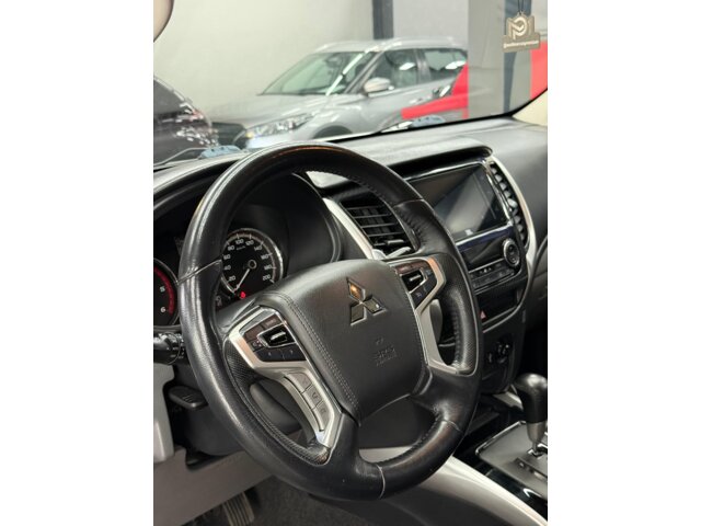 Foto 7 - Mitsubishi L200 Outdoor L200 Triton Outdoor 2.4 D HPE-S 4WD (Aut) 2021