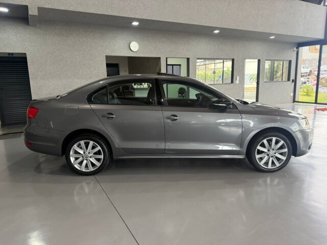 Foto 4 - Volkswagen Jetta 2.0 Comfortline Tiptronic (Flex) 2011