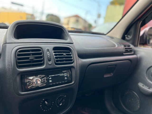 Foto 7 - Renault Clio Authentique 1.0 16V (Flex) 2p 2015