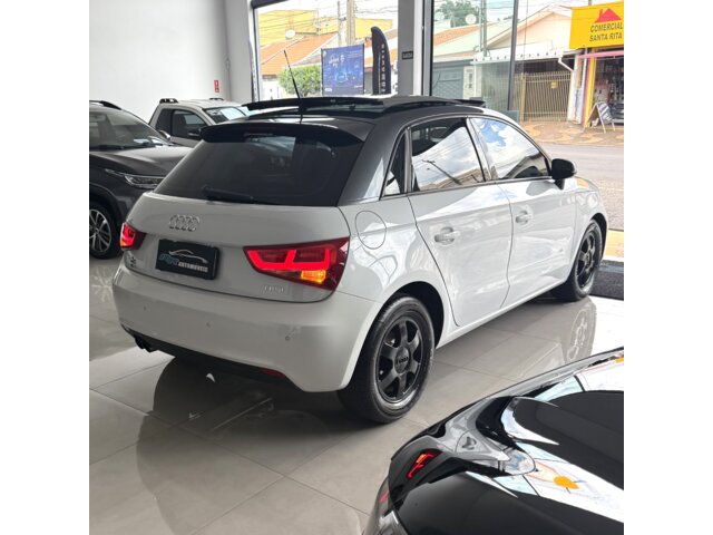 Foto 2 - Audi A1 1.4 TFSI Sportback Attraction S Tronic 2014