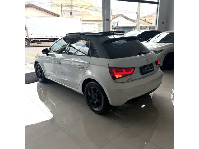 Foto 4 - Audi A1 1.4 TFSI Sportback Attraction S Tronic 2014