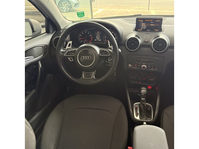 Foto 10 - Audi A1 1.4 TFSI Sportback Attraction S Tronic 2014