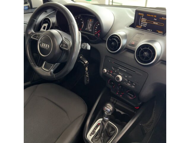 Foto 13 - Audi A1 1.4 TFSI Sportback Attraction S Tronic 2014