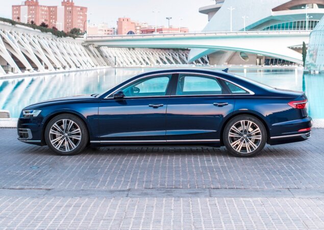 Modelo tem opções de motor V6, V8 e W12