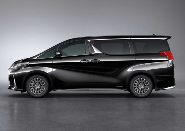 Ela é baseada na Toyota Allphard