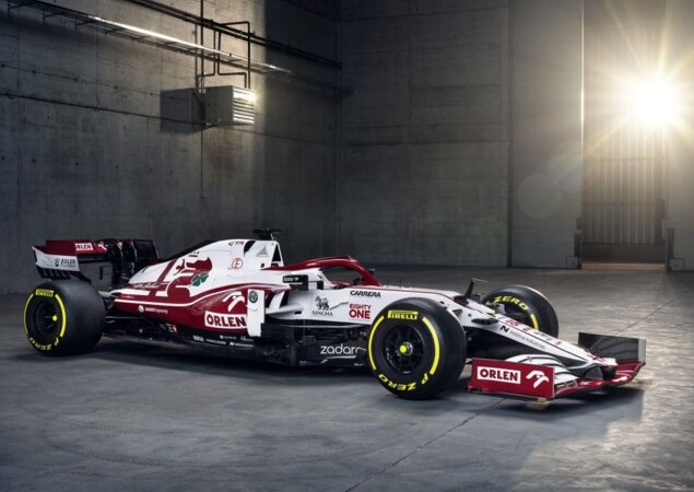 Mercedes apresenta novo carro da F1. Pintura prata retorna