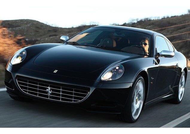  Cabia até quatro adultos dentro da Ferrari 612 Scaglietti