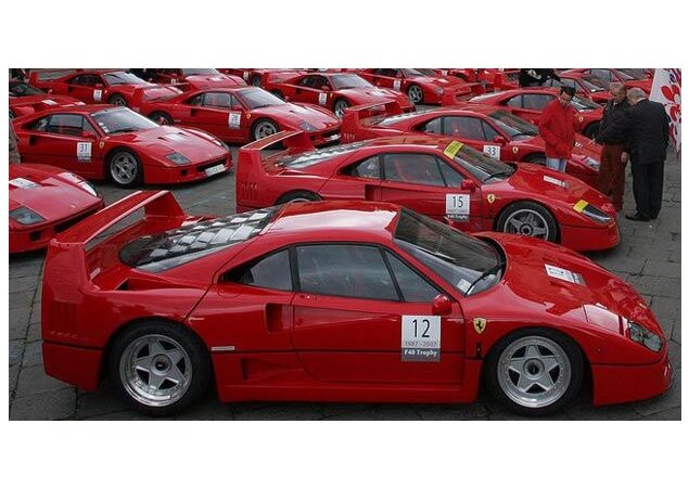F40 foi primeira Ferrari de rua a superar a barreira dos 320 km/h